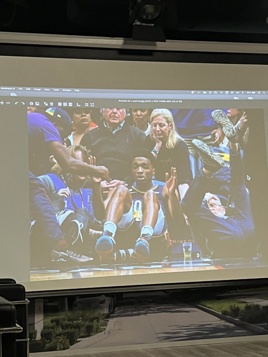 Thank you to @DavidGrunfeld for talking to our Sports Broadcasting class today! We learned about the in and outs of sports photography and how to find unique shots. @MonicaPierre @ShearonRoberts #Xulamasscomm #SpeakerSeries