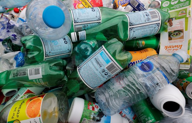 Se tourner vers des fonds privés ? Monter un financement participatif ?... Proposez-leur vos solutions pour qu'ils puissent enfin réaliser leur projet de recyclage des plastiques que ce soit par injection ou fabrication de fil d'imprimante 3D et donner une seconde vie aux déchets