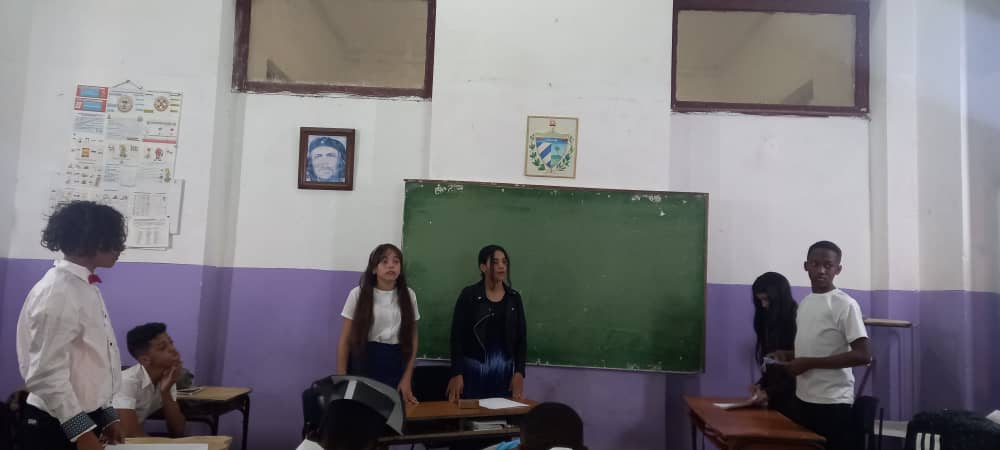 Actividad Práctica de Educación Cívica simulando un caso dentro de un tribunal.@DMArroyoNaranjo  <a href="/FalconYoania/">Yoania Falcón Suárez</a>  <a href="/DpeLaHabana/">Dirección General de Educación La Habana</a>  <a href="/elsa_ena/">Ena Elsa Velázquez Cobiella</a>  <a href="/DiazCanelB/">Miguel Díaz-Canel Bermúdez</a>