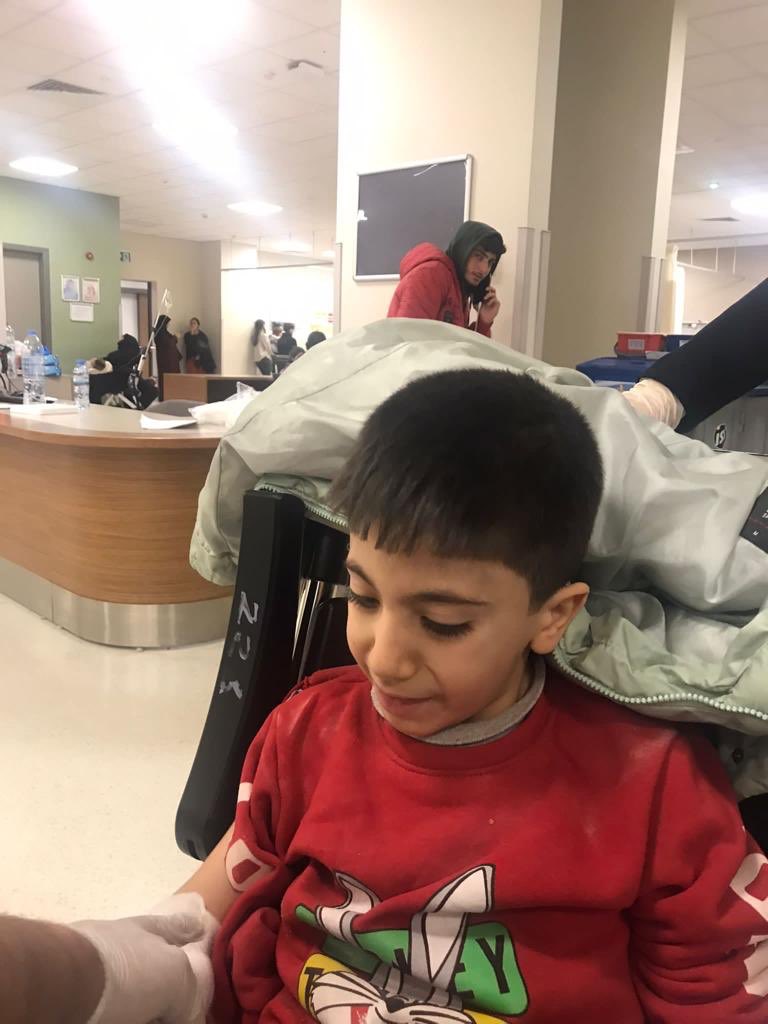 Arkadaşlar bu çocuklar depremde kurtarılmışlar ancak ailelerine ulaşılamıyor şu anda Ankara Şehir Hastanesindeler takipçisi fazla olanların paylaşması belki ailelerine kavuşmalarına vesile olur 🙏🏻