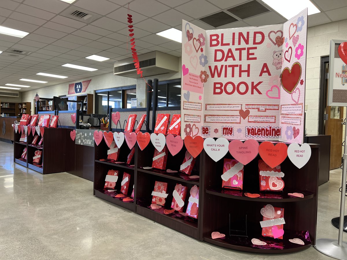 MountaineersMC's tweet image. No Valentine, No Problem! Stop by the Library Media Center to go on a Blind Date with a Book. Rate your "date" for the chance to win dinner and chocolates.  You might just fall in love. 💕📚💕 #highschoolreaders #hhsistheplacetobe @HHSMountaineers