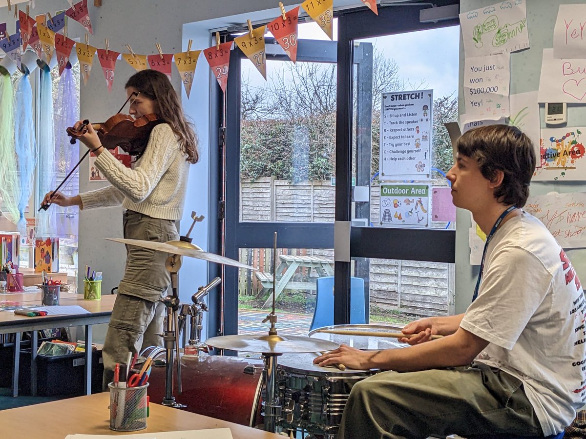 _ThinkingMusic's tweet image. Matching (musical) threads… our Kennet Valley ⁦@brisunimusic⁩ team sounding on point!