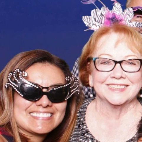 tmemig's tweet photo. I am so grateful that you were part of my life. My life is richer because you were put in it.  ❤️❤️❤️. 
Margaritas and wine at the lake will forever be a tradition we will follow. 🍷
Love you so much "My Other Mom" ❤️❤️❤️ https://t.co/gQG86Ew2MC