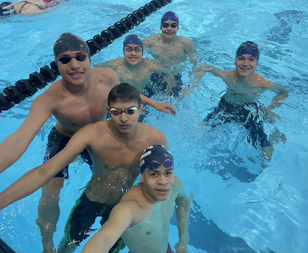 TrirockRaquel's tweet photo. Americas Swim Team!  Ready to swim fast at the Regional competition in Midland. Go Blazers! @Americas_HS @BlazerNationAHS @RAlva_AHS @CoachCal_AD @SocorroISD https://t.co/cYlQfzcIdc