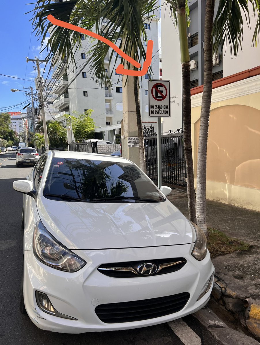 carlosperetz's tweet photo. #onlyindr https://t.co/FI15fkI0sq