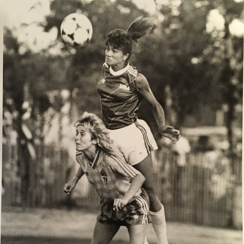 𝐌𝐎𝐌𝐄𝐍𝐓𝐒 𝐈𝐍 𝐁𝐋𝐀𝐂𝐊 𝐇𝐈𝐒𝐓𝐎𝐑𝐘: July 9, 1987 - Sandi Gordon became the first Black player to earn a cap for the @USWNT, starting against Sweden in a friendly played in Blaine, Minnesota.