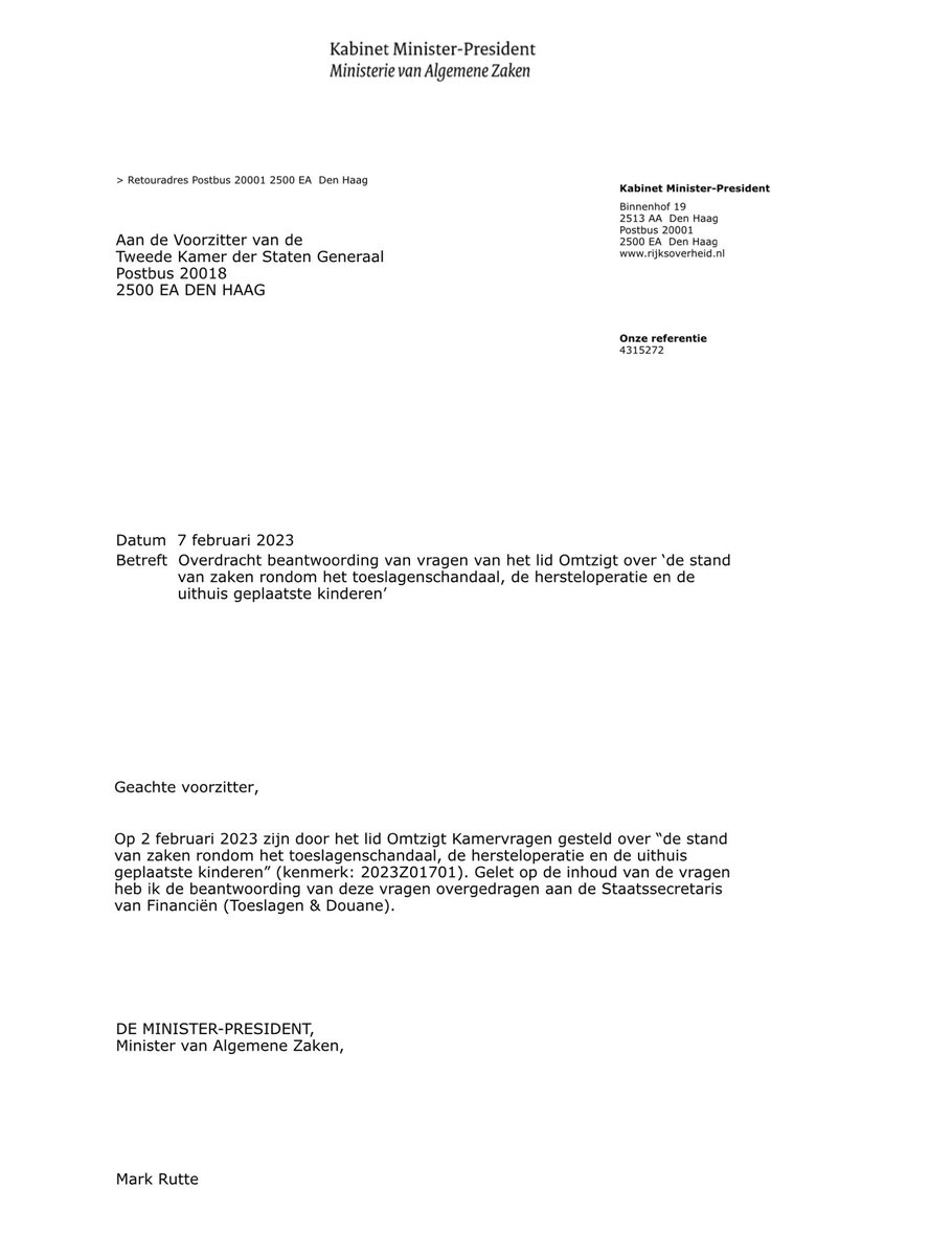 PieterOmtzigt's tweet photo. Na de val zijn kabinet zei @markrutte dat hij een ereschuld heeft. 

De hersteloperatie loopt vast. Zijn commissie kwam 8 maanden niet bij elkaar. 

En nu weigert hij de vragen over de ereschuld te beantwoorden.
Hij schuift het door naar de staatssecretaris. https://t.co/MmCnudJAk3
