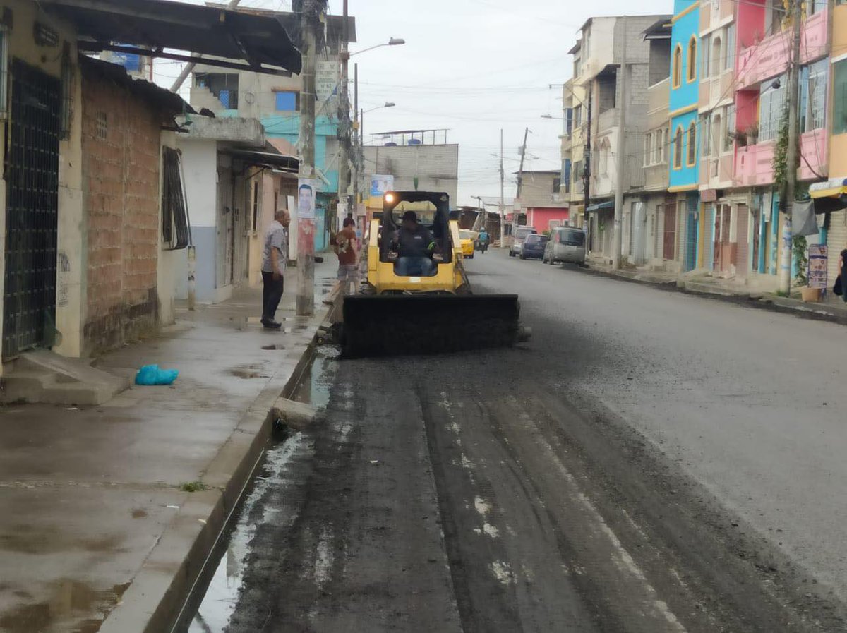 PLAN DE MANTENIMIENTO PERIÓDICO DE BACHEO Y RECAPEO INTEGRAL👷🏻‍♂🚜🛣🧹

Continuamos con las labores de recapeo en El Recreo. Esta obra forma parte del plan periódico integral de bacheo y recapeo integral que permitirá la intervención del 90 % del circuito vial del cantón.