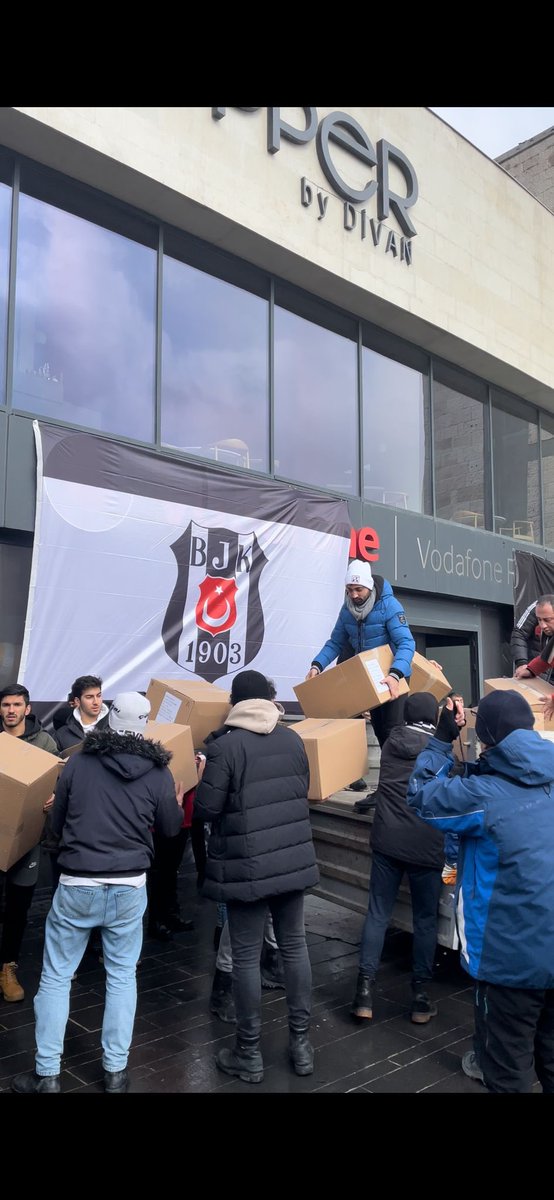 BİRLİKTEN KUVVET DOĞAR, HER ZAMAN YANINIZDA ÜNİVERSİTELİ BEŞİKTAŞLILAR!

Deprem bölgesindeki vatandaşlarımız için toplanan yardımlar gönderime hazırlandı.
#UNIBJK