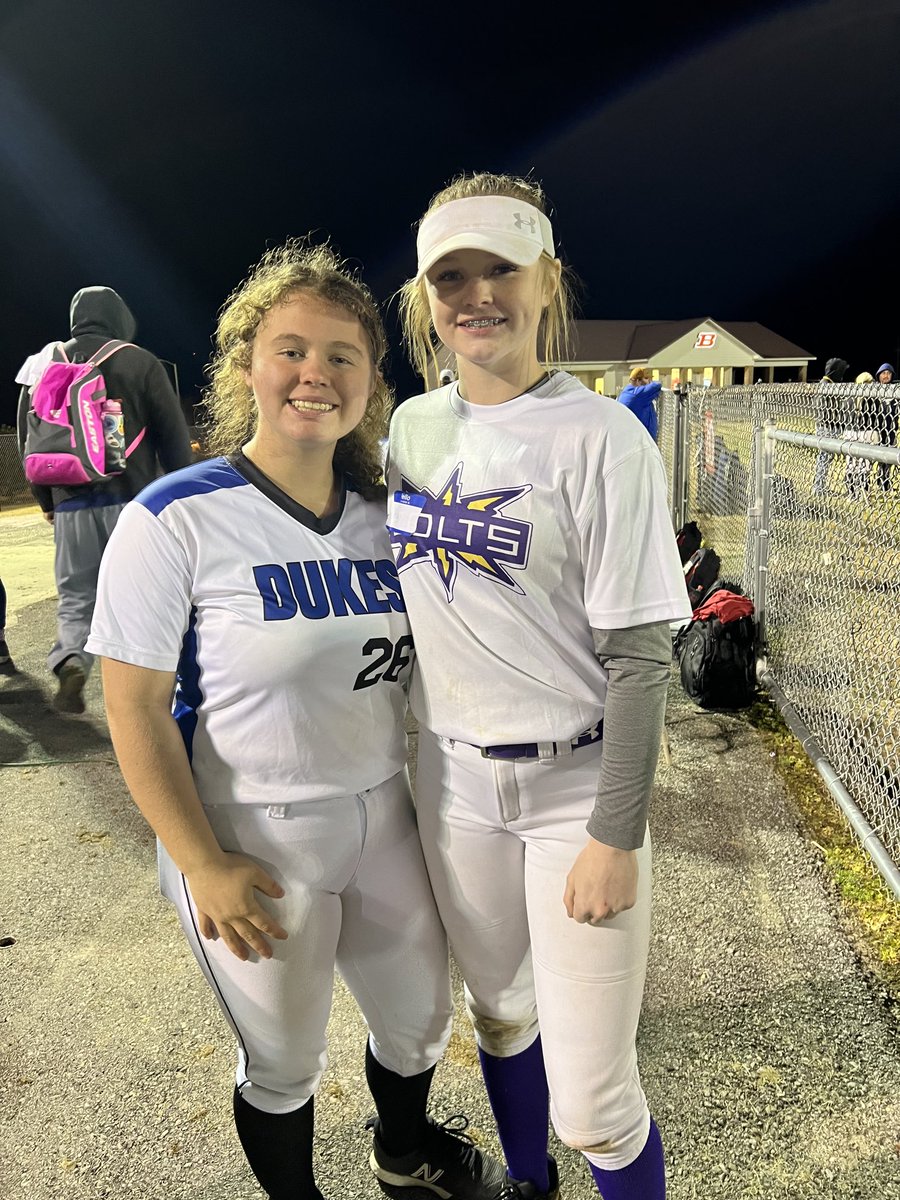 oldgrimmett's tweet photo. Had a great time with friends last night at the pitching and catching camp.want to thank Kylie for the invite and ⁦@MontanaFouts⁩ and ⁦@ally_shipman⁩ for there time💪 https://t.co/1m5vREvzDo