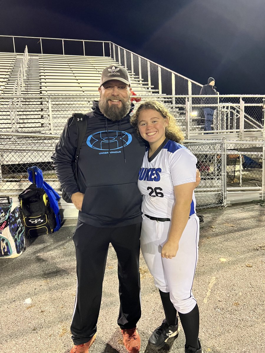 oldgrimmett's tweet photo. Had a great time with friends last night at the pitching and catching camp.want to thank Kylie for the invite and ⁦@MontanaFouts⁩ and ⁦@ally_shipman⁩ for there time💪 https://t.co/1m5vREvzDo