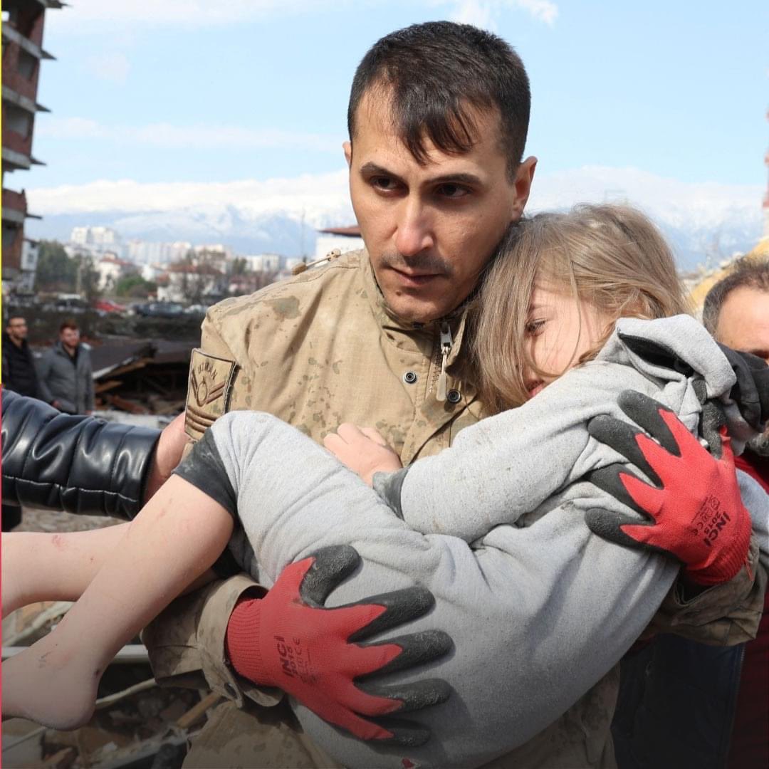 دلم از ویران شدن هزاران زندگی در ترکیه و سوریه داغان است. برای مردم مهربان ترکیه و سوریه، و نیز برای هم‌وطنان مهاجر ما که از بد حادثه در ترکیه پناه برده‌اند، قوت قلب، صبر و همت بلند استدعا دارم. #Turkey #Earthquake