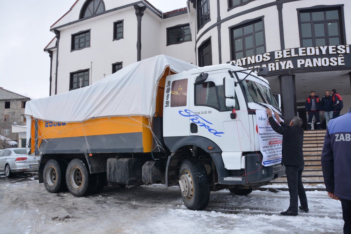 HDP Patnos belediyesi deprem bölgesine ulaştırmaya çalıştığı yardım aracına kaymakamlık el koydu bu kirli zihniyet yardımların deprem bölgesine ulaşmasını engelliyor