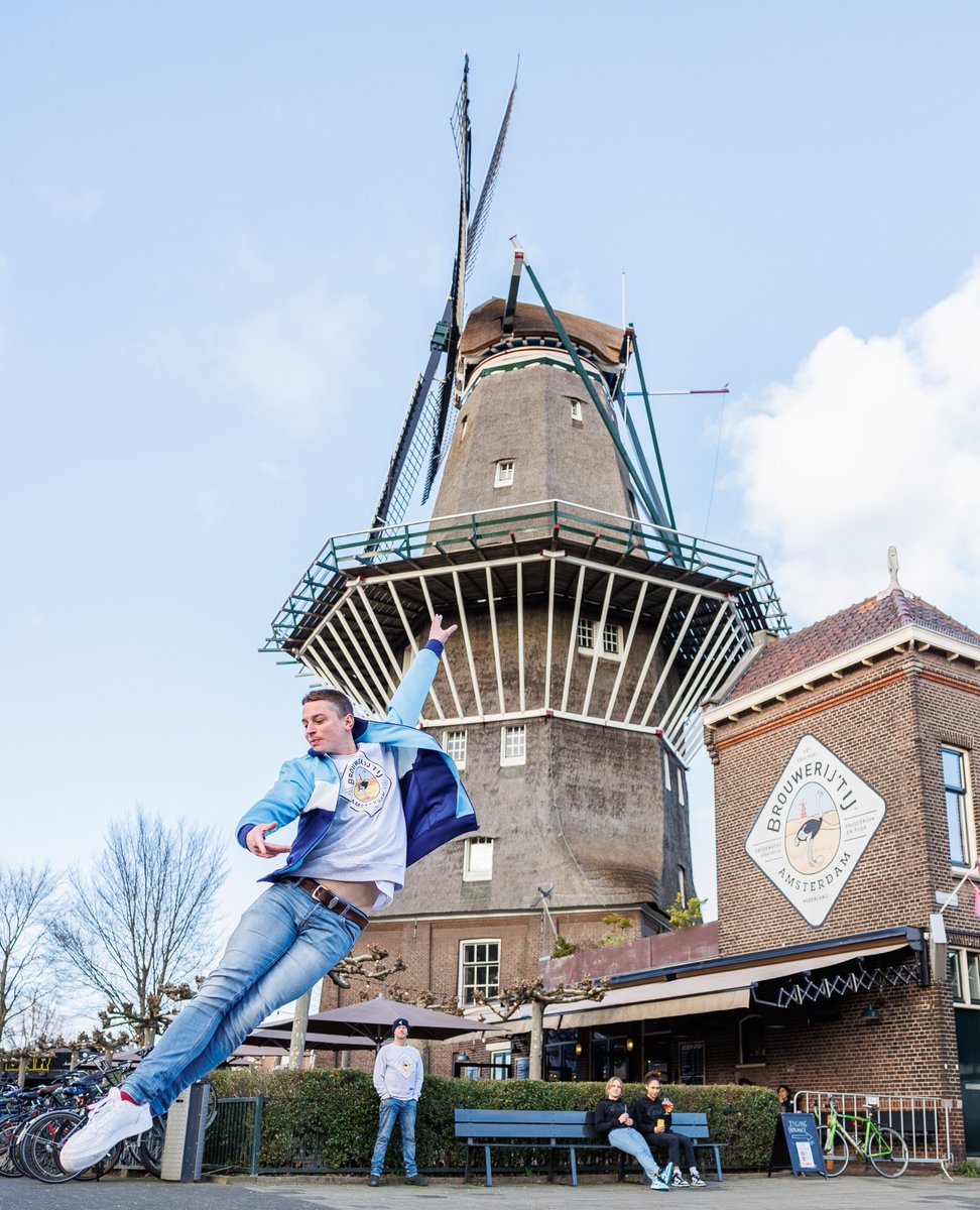 Waag de sprong! En al ziet je sprong er niet even elegant uit als die van onze Bastiaan hier op de foto, dan mag je alsnog blij zijn. Want je hebt de sprong gewaagd. Lekker bezig. #Leefmetjekopomhoog