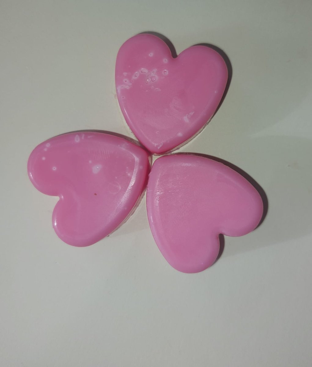 RelightableBHS's tweet image. 💕Valentine's Day Special Offer 💕
3 for 2 special offer 🩷🤍
Each bag of wax melts contains 6 wax melts