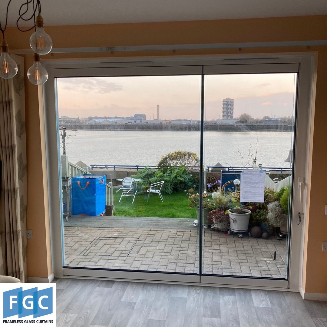 fgc_ltd's tweet image. Look at that sky 😍
You can see the beautiful scenery even clearer with this Frameless Single Door and side fixed panel. This system has no aluminium profile between the door and fixed panel, creating a minimalistic sightline.  

#framelessdoors #framelesswindows #replacement