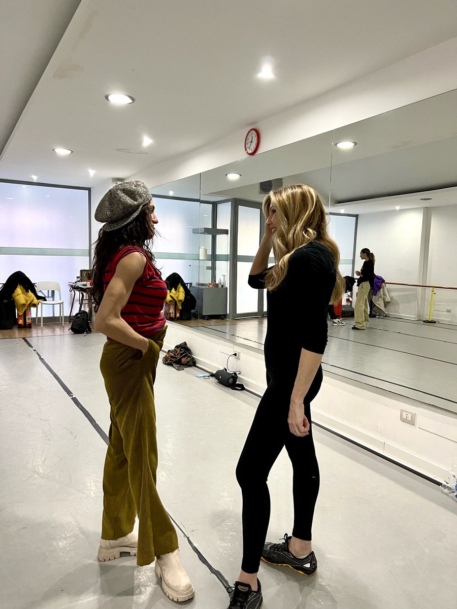 LCuccarini's tweet photo. Secondo indizio: per curare la supervisione artistica e la coreografia del duetto con @olly_nclusive a Sanremo, ho coinvolto lei: @ElenadAmario. 
Elena è un’artista meravigliosa, sensibile, appassionata: penso abbia interpretato al meglio questa nuova versione de “La notte vola”. https://t.co/T1VInBYb5L