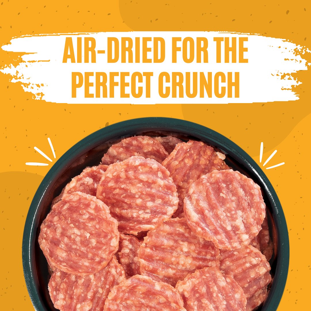 Missing that crunch from your keto diet? Our salami crisps are air-dried for the perfect keto-friendly crunch!

#meatsnacks #ketosnacks #lowcarbsnacks #lowcarb #ketodiet #highprotein #highproteinsnacks #glutenfreesnacks