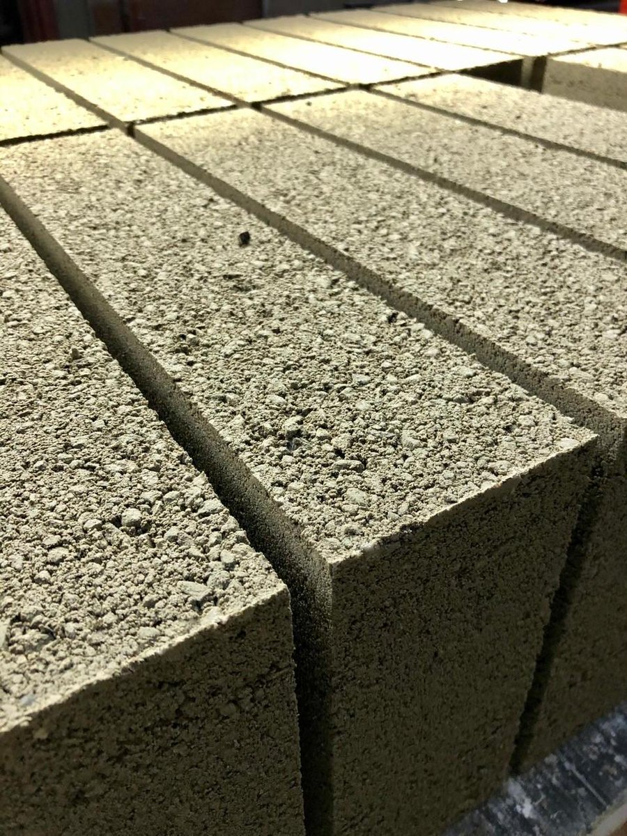 A3CMUK's tweet photo. The use of #AACMs represent a opportunity to change certain aspects within construction.
📉Reducing the embodied carbon of concrete
🌊Reducing the embodied water content
💪 Improving the performance of the concrete
♻️Supporting the circular economy
https://t.co/aDDxzmP0jA https://t.co/9Q3ylmQWc8