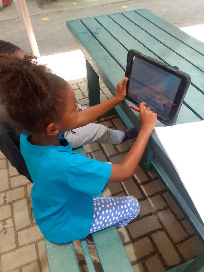 becia1978's tweet image. Procedural writing in #Grade2 continues. Ss researched about how to make slime and then shared their findings with a teacher. They&apos;ve learned the importance of good research and how important it is to give clear instruction. #learningAtWis #pypchat