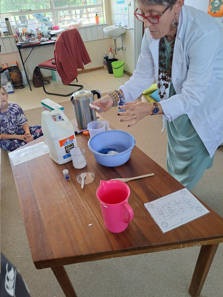 becia1978's tweet image. Procedural writing in #Grade2 continues. Ss researched about how to make slime and then shared their findings with a teacher. They&apos;ve learned the importance of good research and how important it is to give clear instruction. #learningAtWis #pypchat