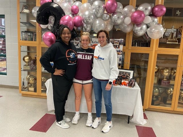 HigherGoalsHoop's tweet photo. Terrific Tuesday Tips Off with 2023 Guard @kelseyground 

Kels went over 2,000 Career Points for Millsap HS last night! 

Check out the video of her sweet stepback 3 to hit the milestone. 

A big plus for Senior Night &amp; having Coach Jenn &amp; Coach Nessa in the house. 

#HGProud💙🧡 https://t.co/XpmDaWItUT