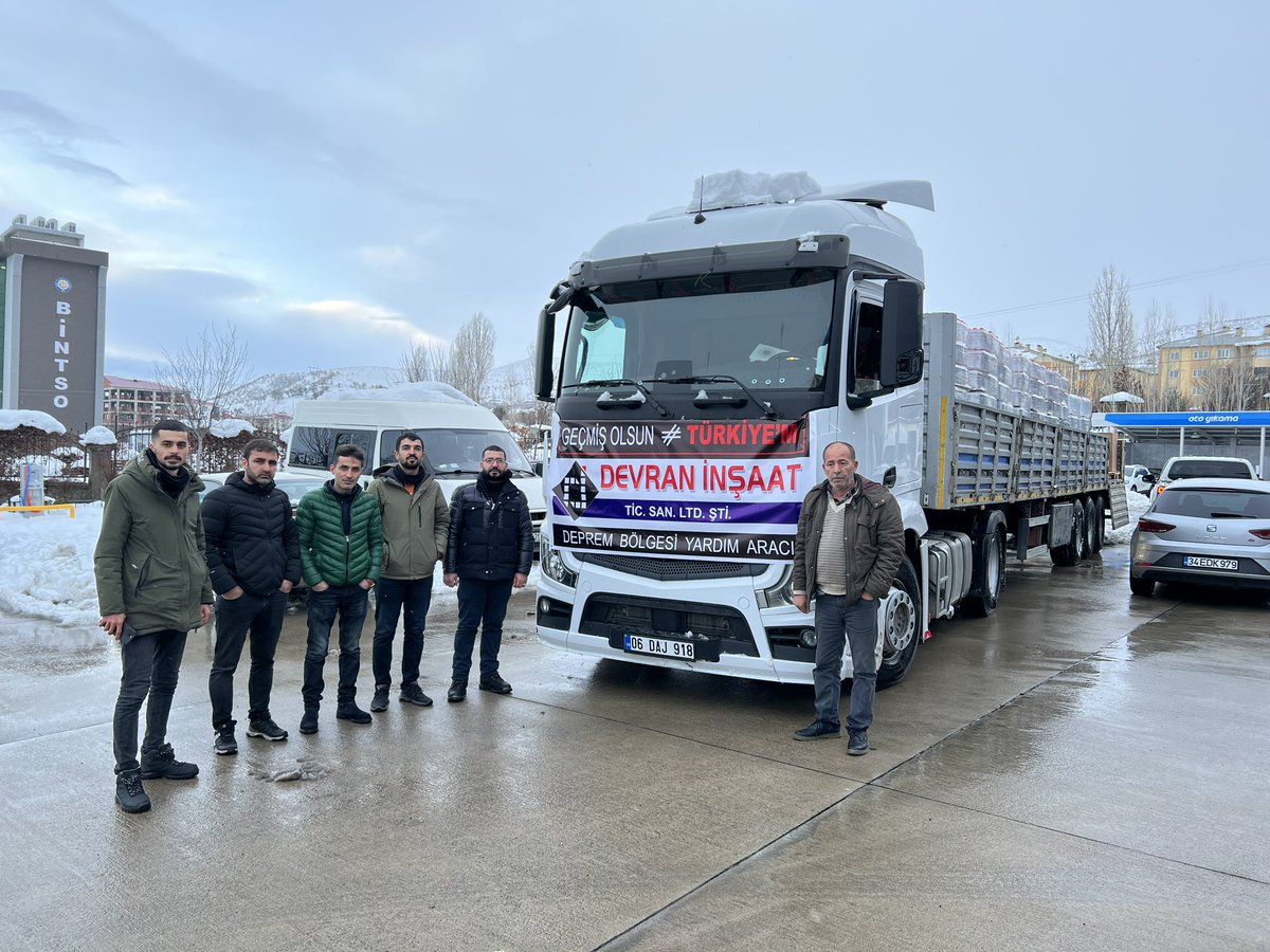 DevranInsaat's tweet photo. Devran İnşaat ailesi olarak              Yardım tırımız, iş makinelerimiz ve personellerimizi deprem bölgesine uğurladık. Geçmiş olsun Türkiyem https://t.co/4PqWhT7foO