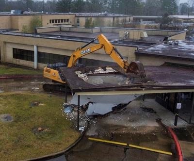 BakerCommerce's tweet image. Lane Regional Medical Center officially began its $90 million dollar hospital expansion project. Demolition of the hospital’s west wing will make way for a new 82,000-square-foot, four-story patient tower. Work began with an official ceremony as demolition began.