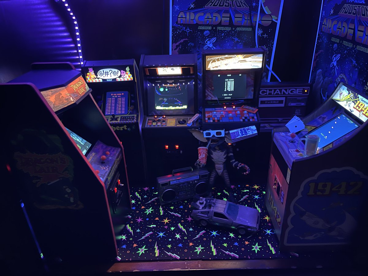 VirtualRobotsR's tweet image. Mini arcade is growing. Food fight arrives later this week. 😎 @NewWaveToys