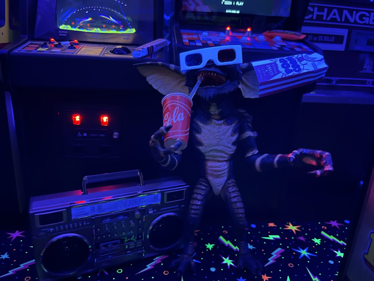 VirtualRobotsR's tweet image. Mini arcade is growing. Food fight arrives later this week. 😎 @NewWaveToys