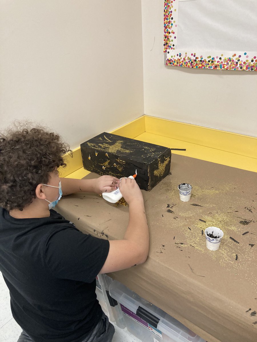 We can’t reveal too many details but the 5th graders are hard at work building Mardi Gras floats! <a target='_blank' href='http://twitter.com/BayouBakery'>@BayouBakery</a> <a target='_blank' href='http://twitter.com/APSVirginia'>@APSVirginia</a> <a target='_blank' href='http://twitter.com/MrsPeters_APS'>@MrsPeters_APS</a> <a target='_blank' href='http://twitter.com/Mrs_White_APS'>@Mrs_White_APS</a> <a target='_blank' href='http://twitter.com/msmaniace'>@msmaniace</a> <a target='_blank' href='https://t.co/O36dyZTyM8'>https://t.co/O36dyZTyM8</a>