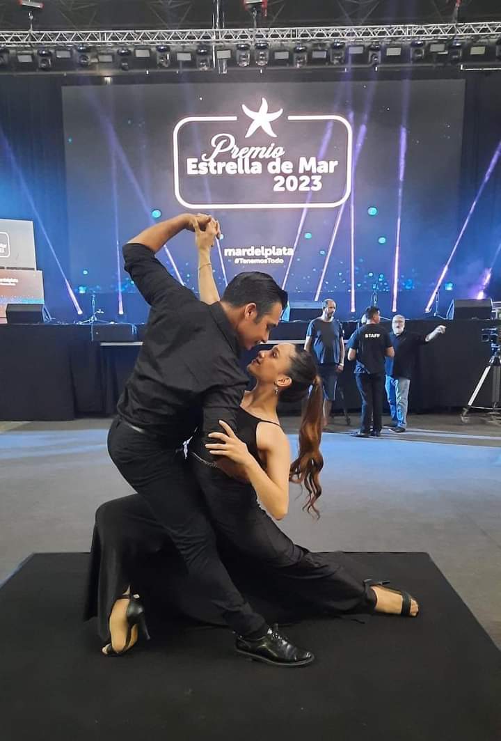 SECZAcomercio's tweet photo. #SecretariaGeneral #SecretariaDeCultura #Secza
Felicitaciones para nuestro Profesor de Tango Emmanuel Marin y su compañera Lola Gutierrez Rey que tuvieron 3 Nominaciones en los Premios Estrella de Mar 2023:
-Mejor espectáculo de danza
- Coreografía
- Mejor espectáculo de tango https://t.co/iiFn4v14hZ