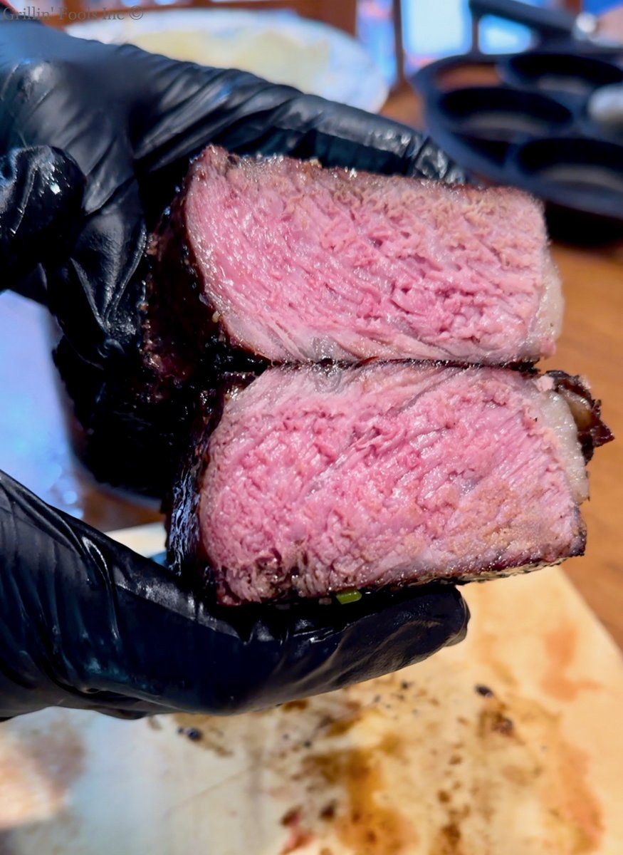 GrillinFool's tweet photo. Are you still on the fence on Reverse Searing? Check out that coast to coast pink? No grey bands here. AND I have a full write up on how to reverse sear with lots of pics for many different proteins (lamb, pork, beef, and fish)
https://t.co/VRjC8okV1Z
#Steak #ReverseSear https://t.co/IbnrsCoRg1
