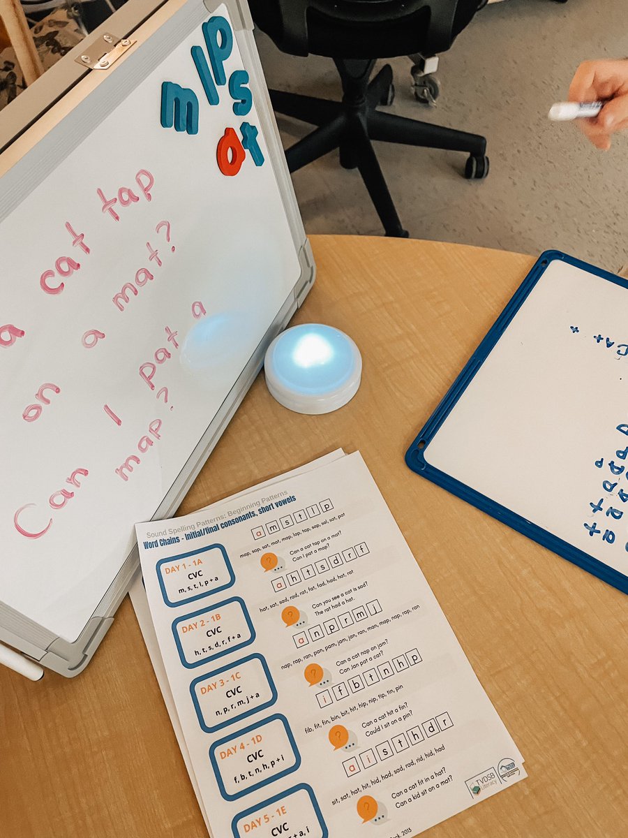 CVC word chains were a huge hit today during our small group learning. Feeling grateful for such a fabulous #literacy portfolio with so many great Grab n Go resources. Thank you <a href="/TVDSBLiteracy/">TVDSBLiteracy</a>