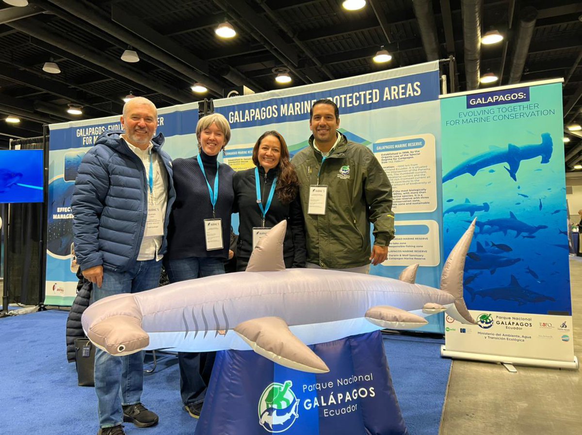Mas_Galapagos's tweet photo. En #IMPAC5, @eliecercruz y @monicaglps de @jocotoco_org, junto a @DannyRuedaC, director de @parquegalapagos, mantuvieron reunión con @Fdouvere, coordinadora de Programa Marino de @UNESCO, para planificación de futuras acciones en reservas marinas de #Galapagos #RMG y #Hermandad https://t.co/c9Ttz4BOlw