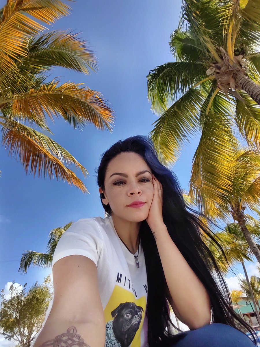 suzyrxn's tweet photo. En el paraíso/In Paradise
😏🎙️🎶🚢🌎🇲🇽❤️‍🔥🔥🔮🙏✨
#SuzyV #freelancesinger #cantanteprofesional #Seaside #agradecida #bulletproof #alchemy #suchbliss #fourpointcero #lovinme https://t.co/ErTtGo0wFJ