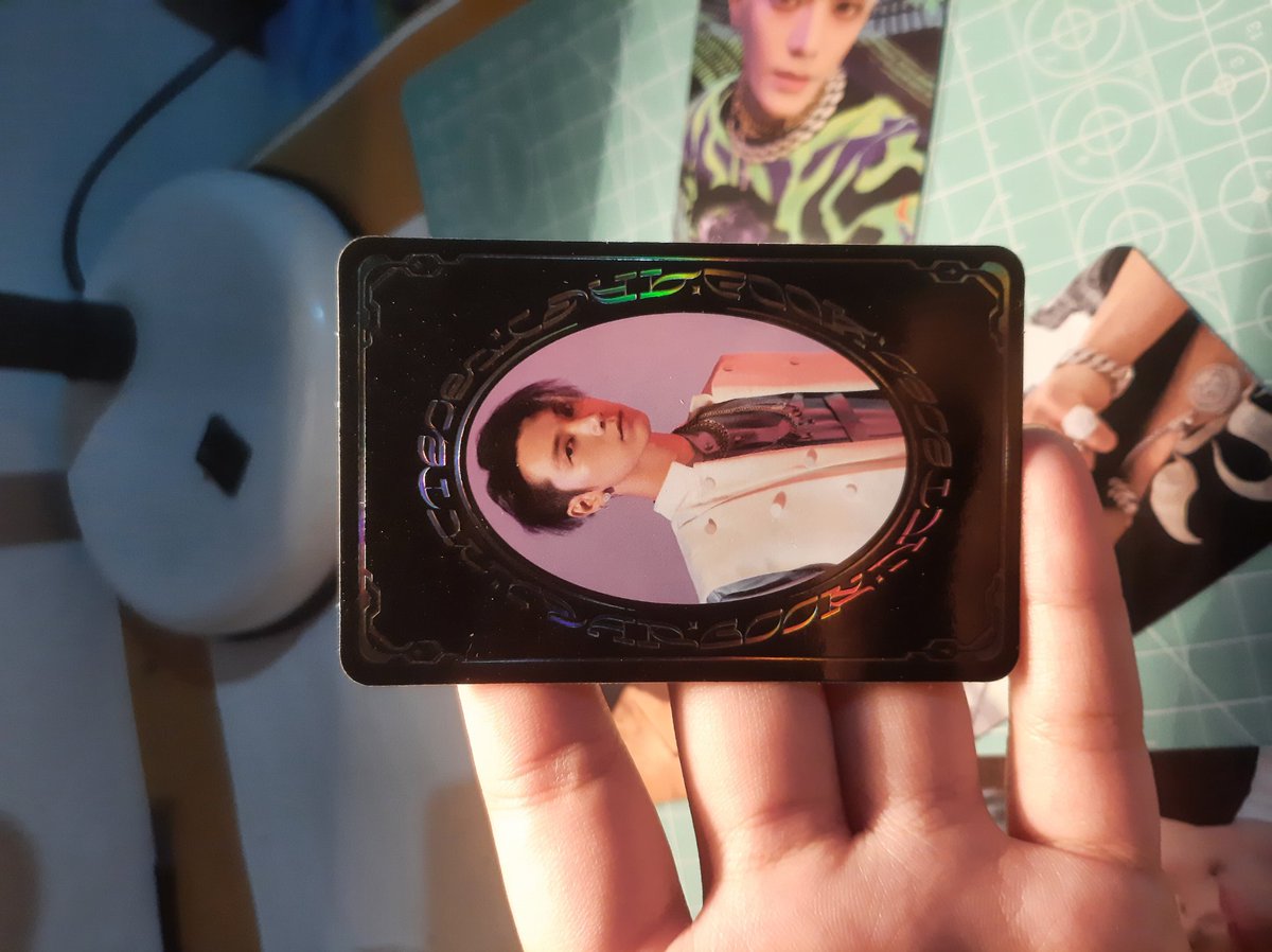 ⨟ hing tweet media