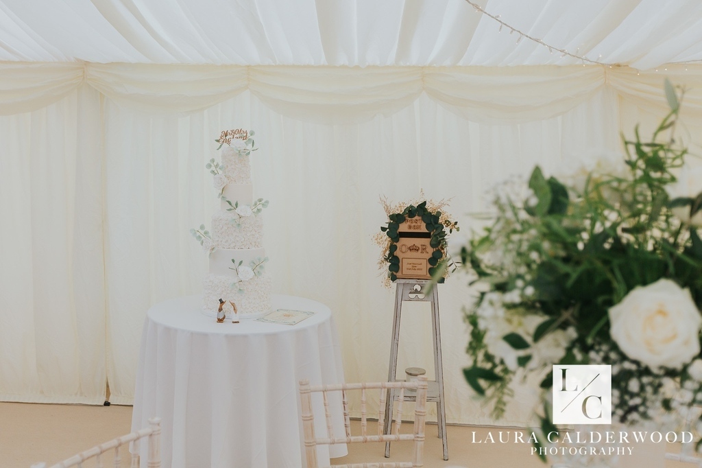 your_fabwedding's tweet photo. A STATEMENT CAKE ⁠
⁠
I love a really tall wedding cake as it really makes a statement and gives a real wow factor.  R&amp;O opted for a five tier cake with lots of ruffles and a personalised cake topper. ⁠
⁠
They had 2 fake tiers within the cake which re… https://t.co/NXoANbIDfw https://t.co/LFLCSLVZrV