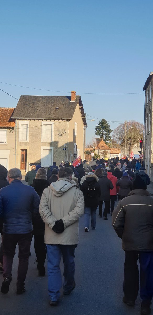 JasonValente86's tweet image. De #Montmorillon à #Poitiers encore beaucoup de monde ce mardi...10 000 à Poitiers !🔥
➡️Samedi, c'est la déferlante populaire, 14h Porte de Paris à Poitiers.
#greve7fevrier #greve11fevrier