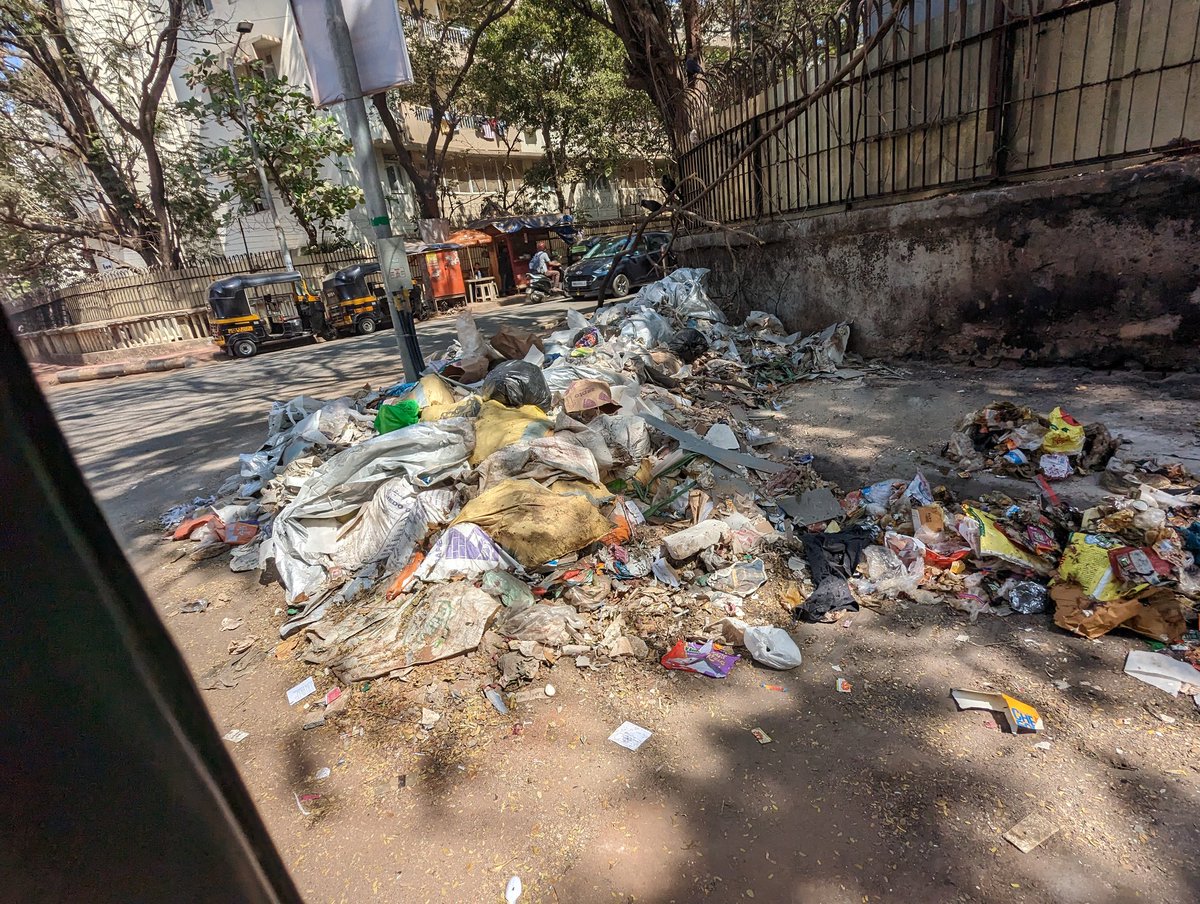 MCF_WR's tweet photo. @IqbalSinghChah2 @mybmc @mybmcSWM @mybmcWardHW @VVVispute Further to my tweet of 1 Feb, status of garbage pile at junction of Main Avenue and 16th Road Santa Cruz west today 7 Feb 2023 is much worse. There are 2 satellite heaps of debris few metres away making area a dump yard. https://t.co/dusN3FV3Kh