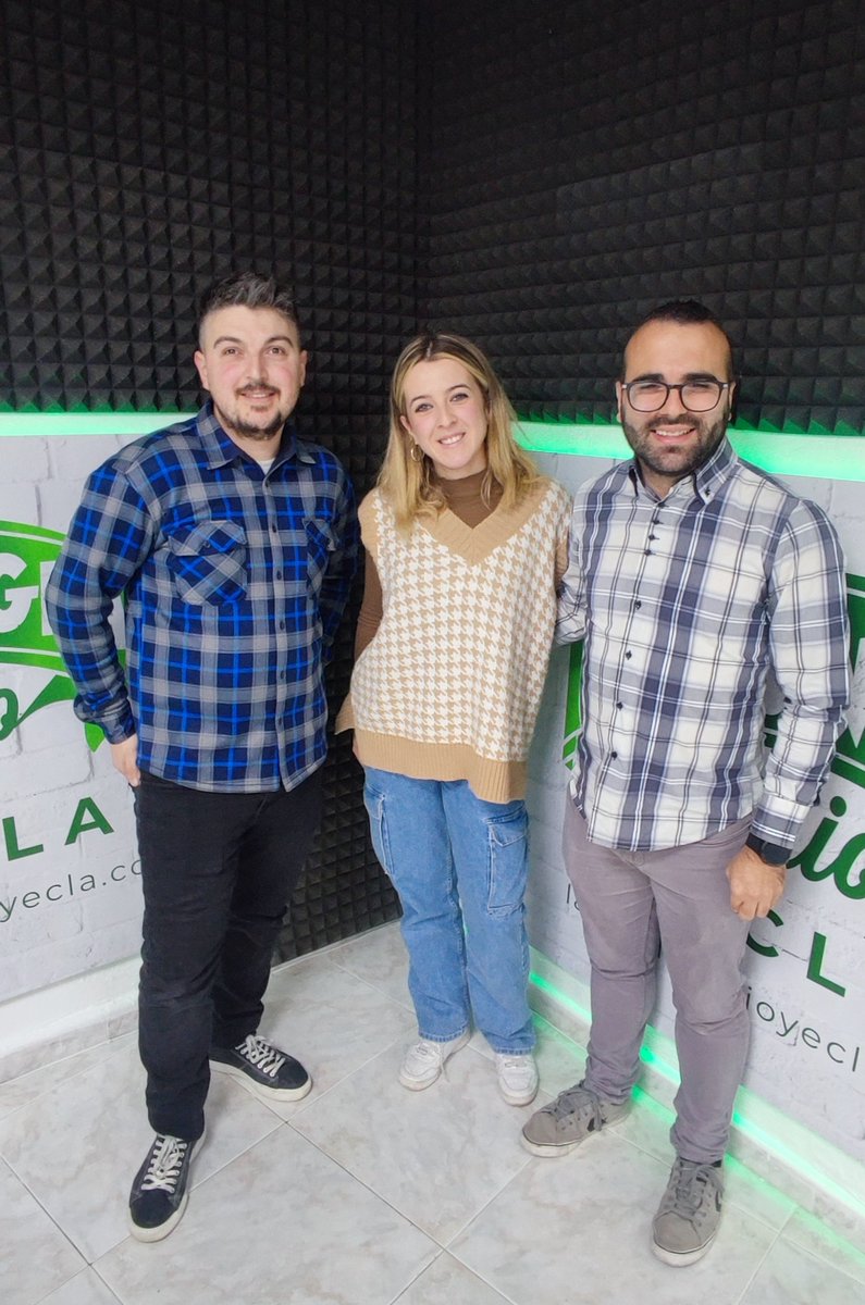 chirigotaACHY's tweet photo. ¡¡#ACHY on the road!! Comenzamos con la ruta de los famosos. La primera entrevista de la semana nos la ha hecho @Alicia_MuAb para @LaJunglaRadio. ¡Gracias por el cariño! ¡¡'Los Dramones: ni un euro en la cuenta' llegamos el viernes!! https://t.co/1Gj7QxGjZm