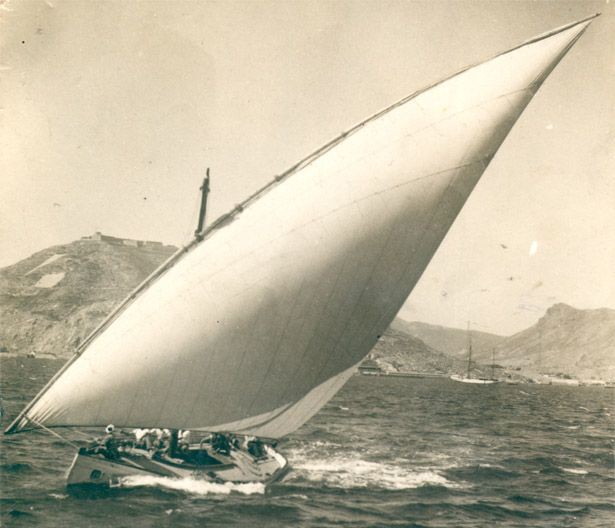 vdef's tweet photo. #sailing #latinsail #vintage https://t.co/NjqkExY5LR