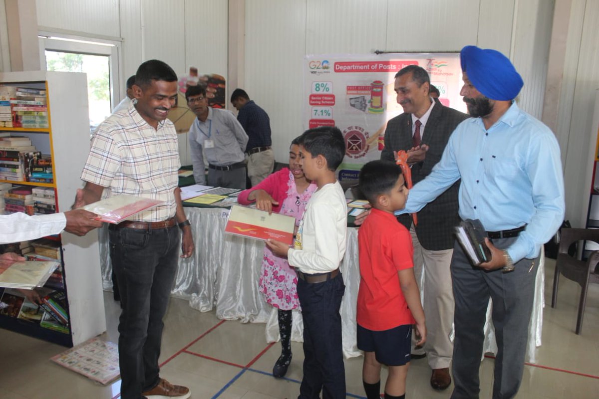 pmg_rajkot's tweet photo. On 05.02.02023 as a part of #Amritpex awareness activity, Philatey Seminar organised at Army Camp Galpadar, Gandhidham by Kutch Division, Saurashtra &amp; Kutch Region. Commander, Army Camp, Galpadar distributed Customised Philatey Kit.
#AapkaDostIndiaPost
#Amritpex2023
#IndiaPost https://t.co/2uQYSMsxVo