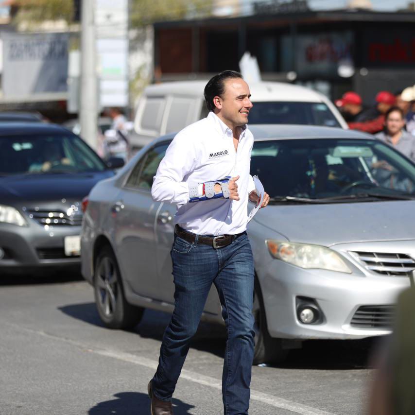 ManoloGober's tweet photo. Uno de los placeres más grandes de la vida es amar lo qué haces y siempre dar lo mejor de ti. Siempre corre por tus metas, lo vas a lograr! #YoConManolo https://t.co/OyQC4jciv0