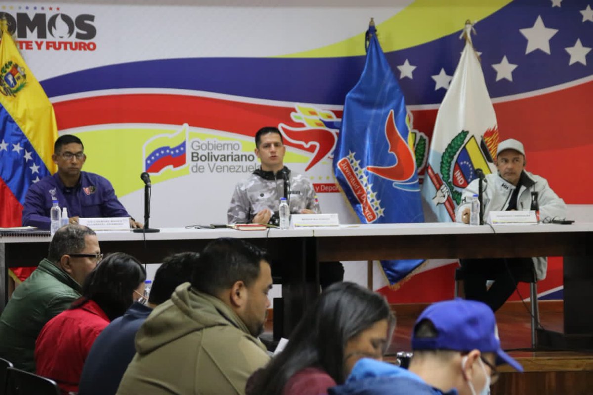 torrealbaf's tweet photo. #7Feb | La @ViceSocialT_ve lleva a cabo jornada de trabajo para establecer una agenda que nos permita garantizar la protección social al Pueblo heroico de Venezuela, a través de la ejecución de los lineamientos establecidos por el Presidente @NicolasMaduro.

#VenezuelaMonumental https://t.co/6MxfRbNIDj