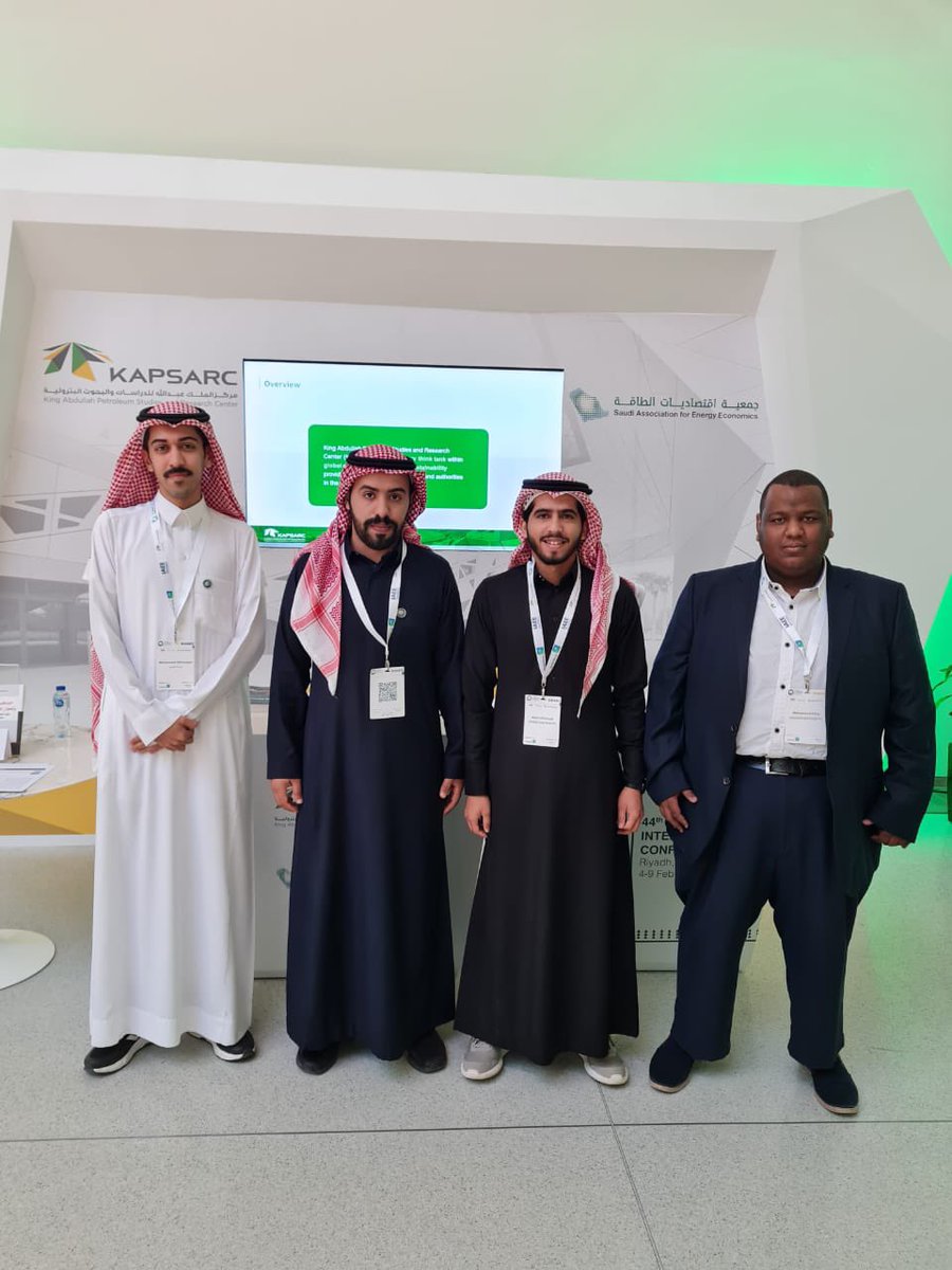 enucd2's tweet photo. ضمن خطة وحدةالبحث العلمي بكلية #الهندسة بمحافظة #عنيزة لتطوير المشاريع الطلابية إلى منتج بحثي،شارك طلاب من قسم الهندسة الكهربائية بورقة عن التأثيرات البيئية لإدارة الطاقة في الشبكة الكهربائية السعودية وبإشراف د.سليمان المحيميد في المؤتمر الدولي٤٤ للجمعية الدولية لاقتصاديات الطاقة https://t.co/RLzmfQvFG4