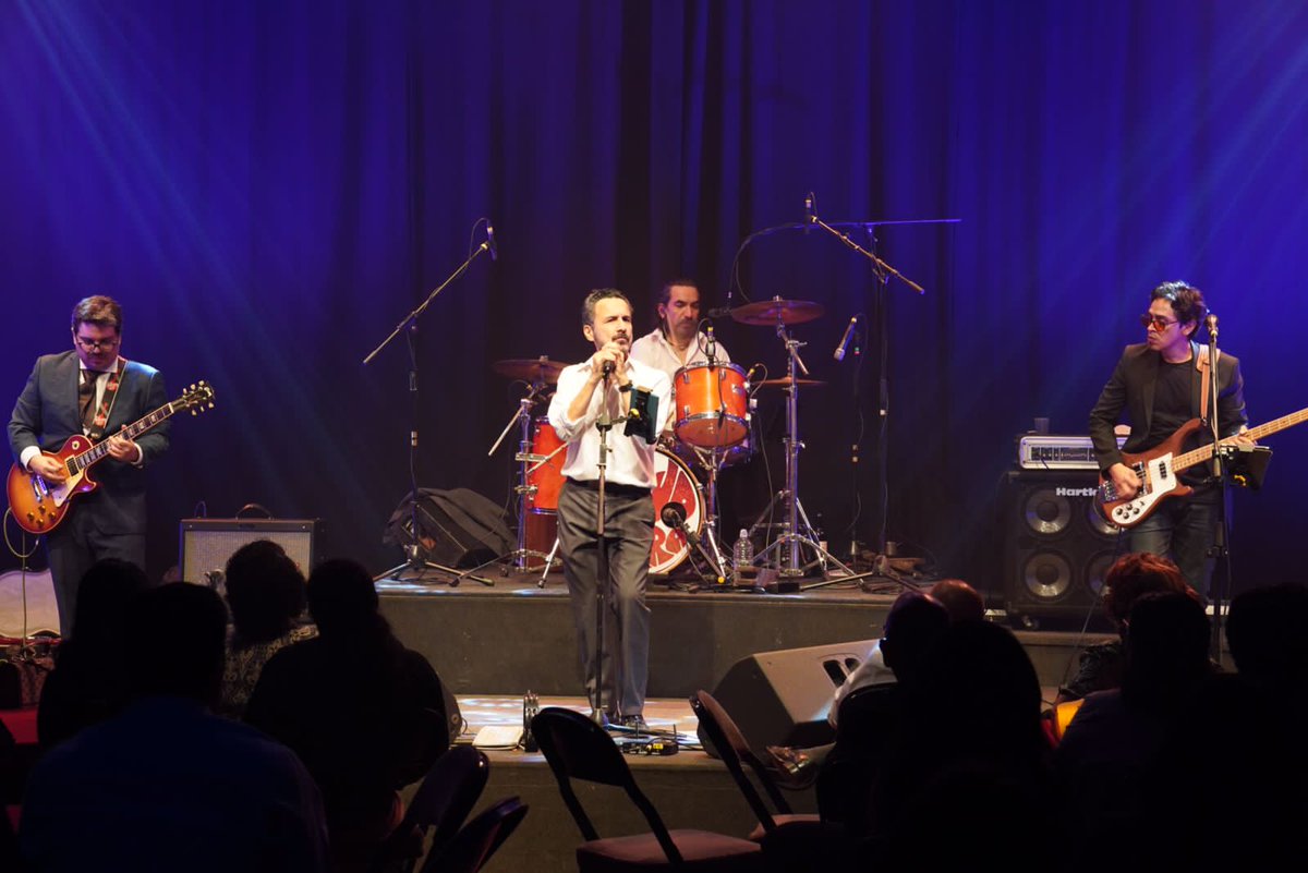 BAJOTIERRA1's tweet photo. Un poco de lo que fue el especial de los Beatles , cumpliendo 60 años de los Fab4. 😎🤟🏻. 27ene23' . Teatro Centro de Arte León Febres-Cordero https://t.co/jtQMnVCa6a