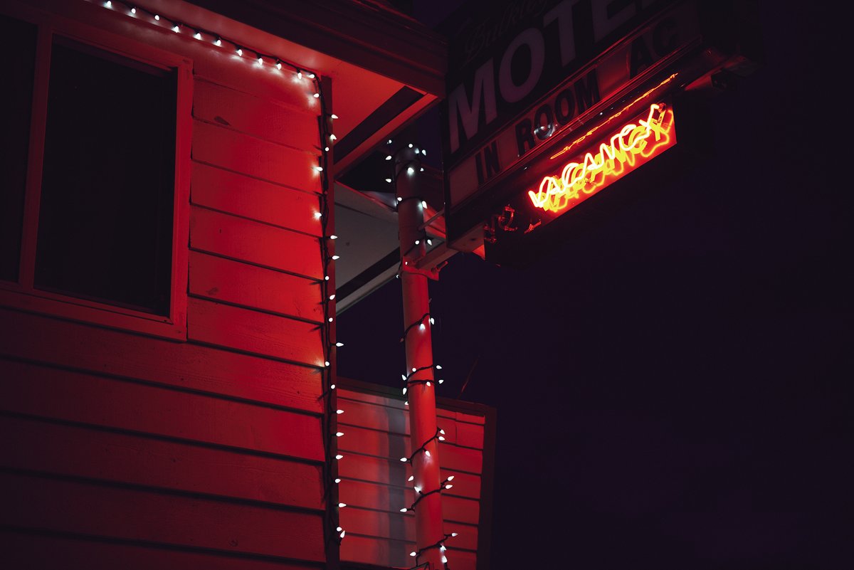 Depuis la fin des années 60, de nombreuses femmes, souvent indigènes, disparaissent aux alentours de la Highway 16 au Canada

Il faut absolument voir ce travail documentaire de Kourtney Roy, sur la funeste Route des larmes, en diapo sur <a href="/libe/">Libération</a> :

liberation.fr/international/…