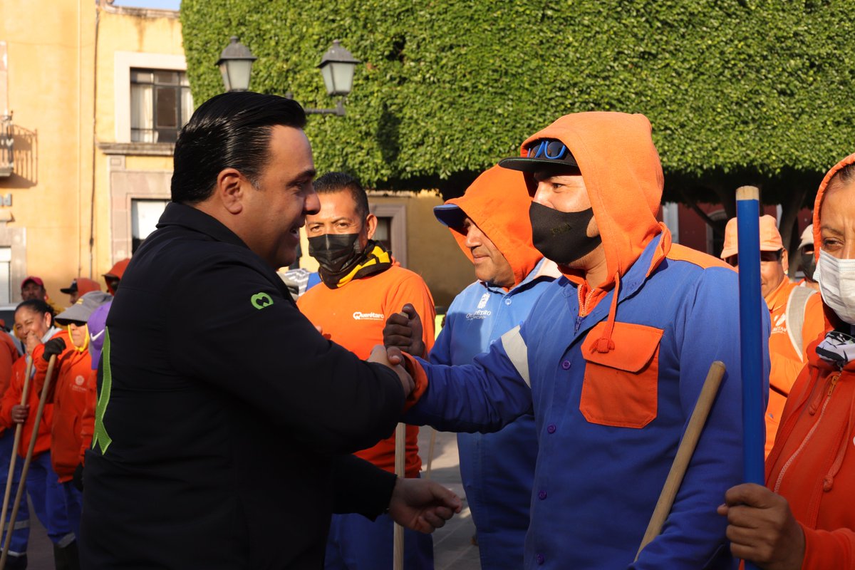 LuisBNava's tweet photo. El reto titánico de mantener en orden #ElQuerétaroQueQueremos, es encabezado por nuestro equipo de Servicios Públicos pero no van solos, #ContigoHacemosLaDiferencia al cuidar los espacios públicos que son de todos. https://t.co/DgbHyLaYfj