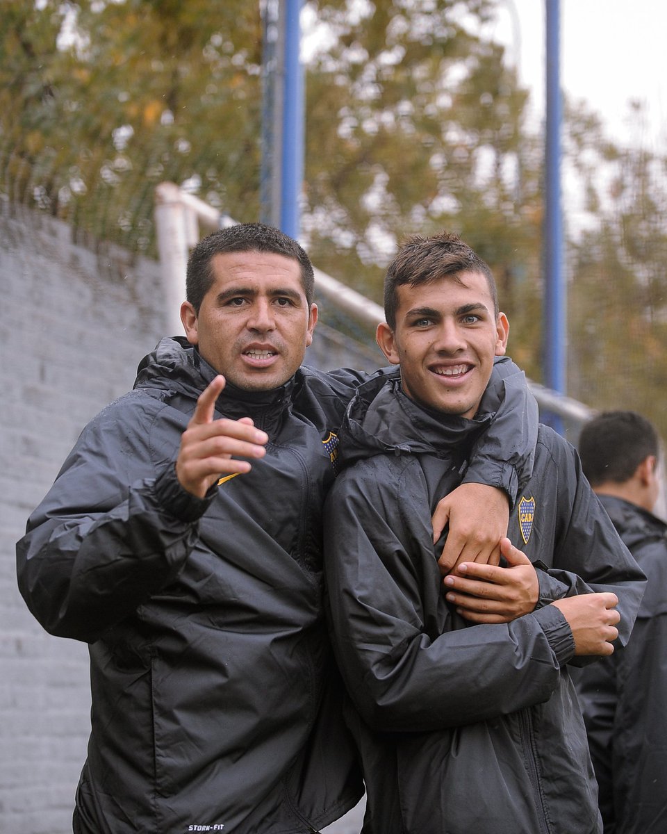 Juan Román Riquelme y Leandro Paredes, año 2013.